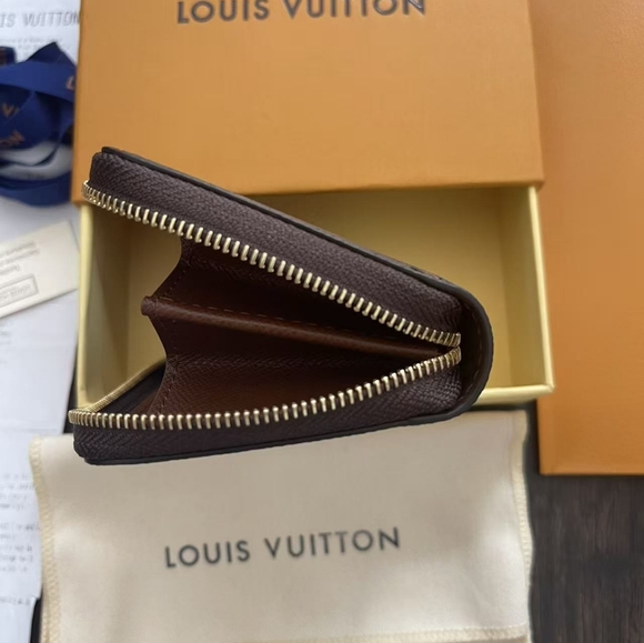 Louis Vuitton Zippy Coin Purse - Picture 7 of 8